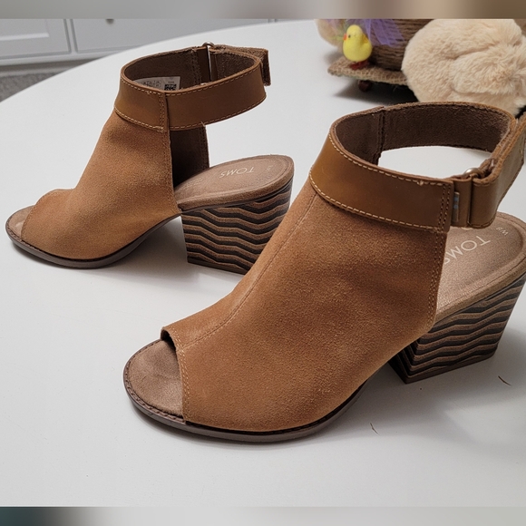 TOMS Women's Tan Peep-Toe Shoes - Picture 3 of 6